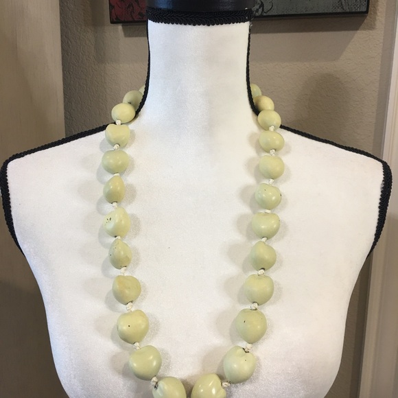 WOODEN BEADED NECKLACE - Picture 1 of 4